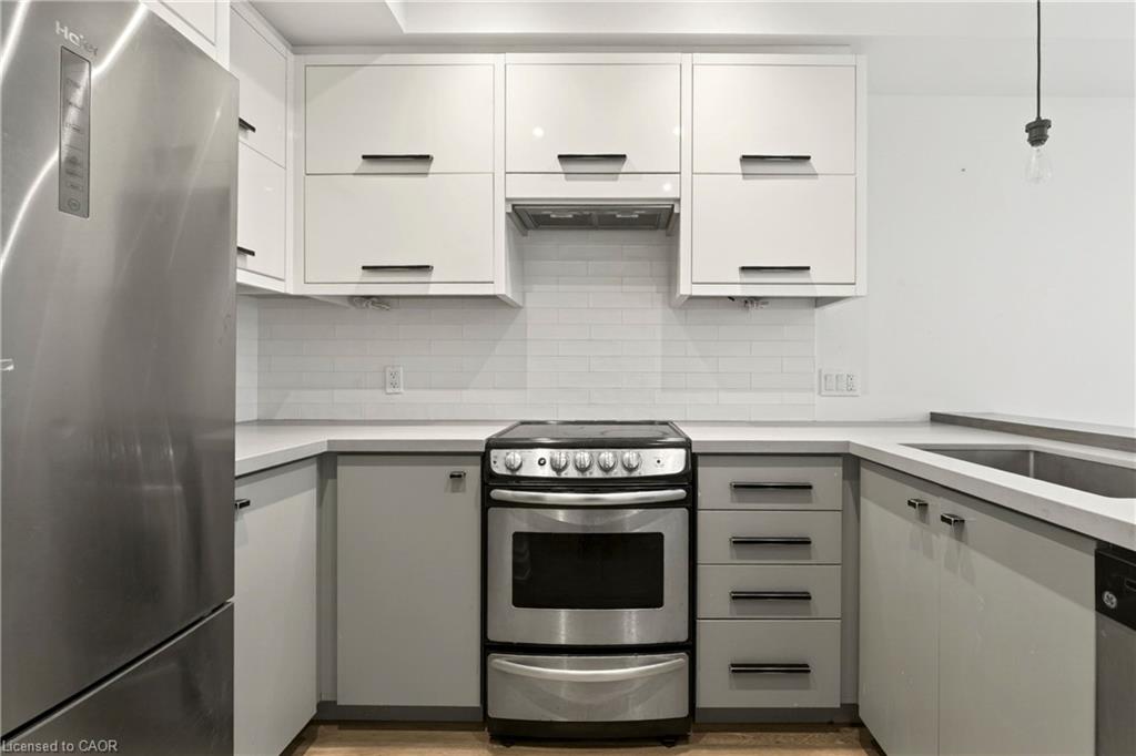 201-760 Lakeshore Road E Property Photo 12