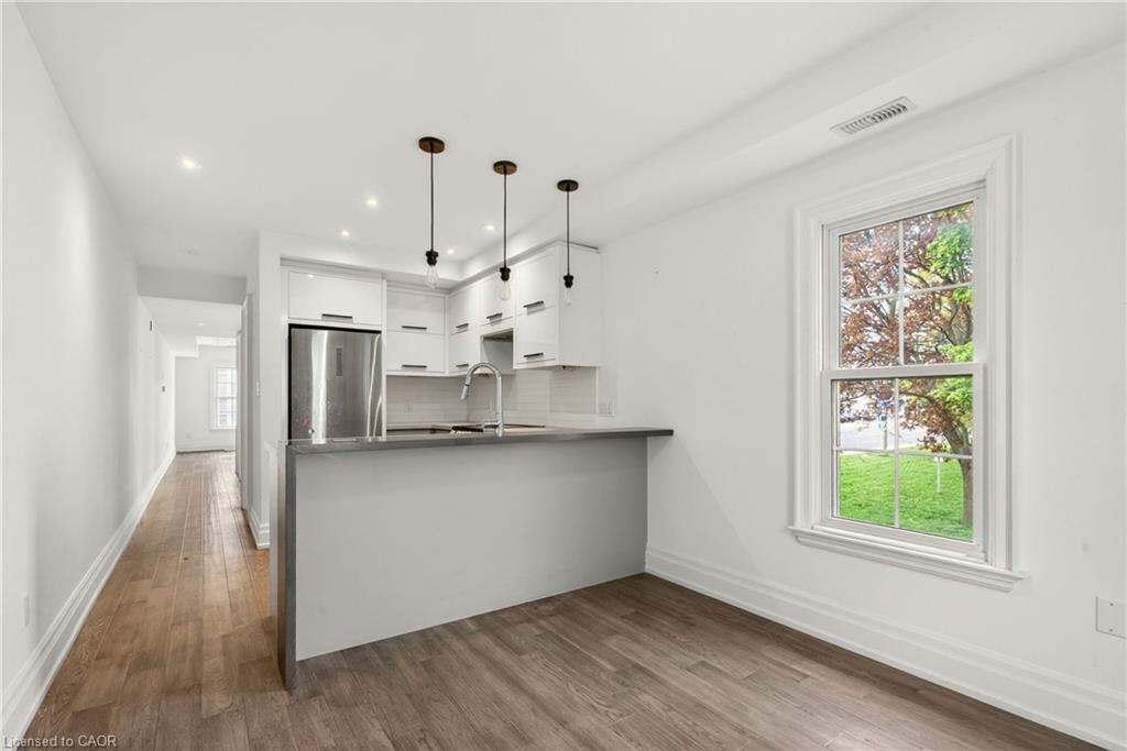 201-760 Lakeshore Road E Property Photo 13