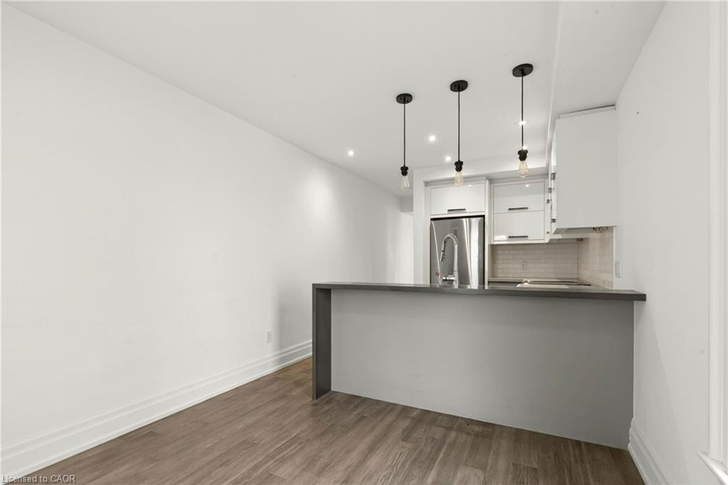 201-760 Lakeshore Road E Property Photo 14