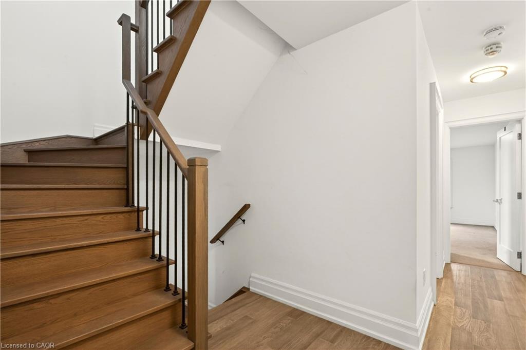 201-760 Lakeshore Road E Property Photo 16