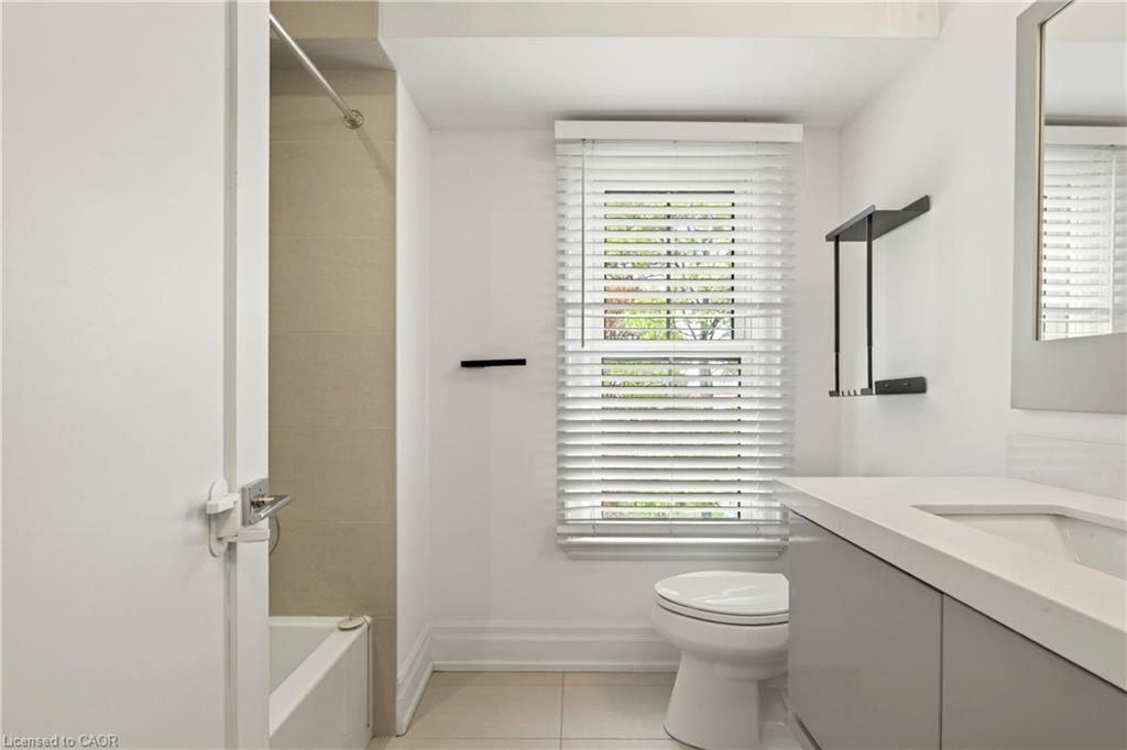 201-760 Lakeshore Road E Property Photo 24