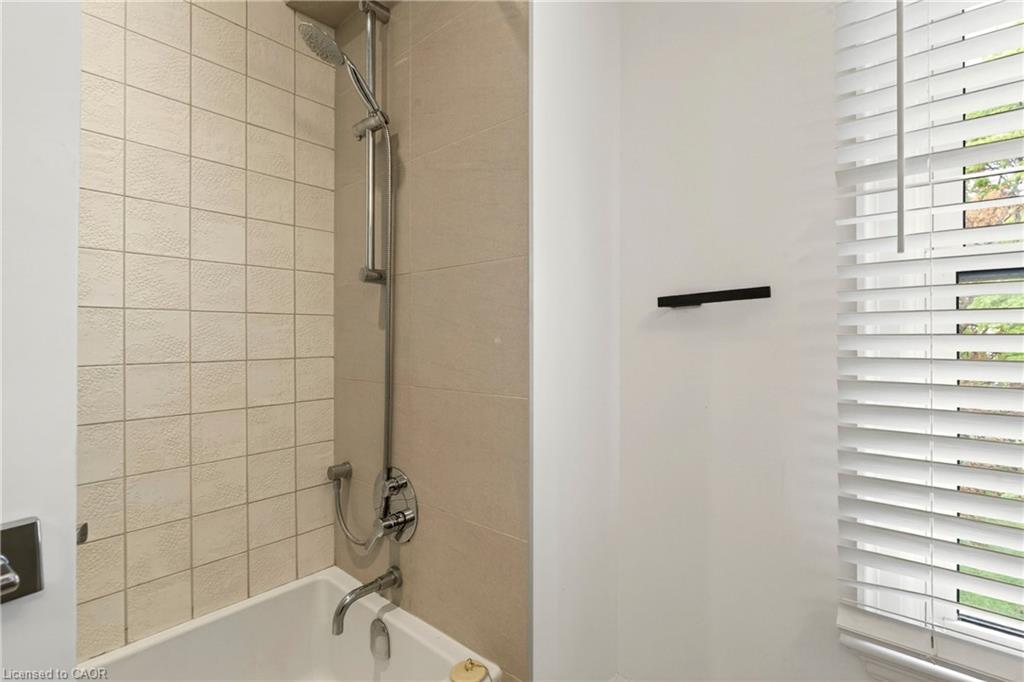 201-760 Lakeshore Road E Property Photo 25