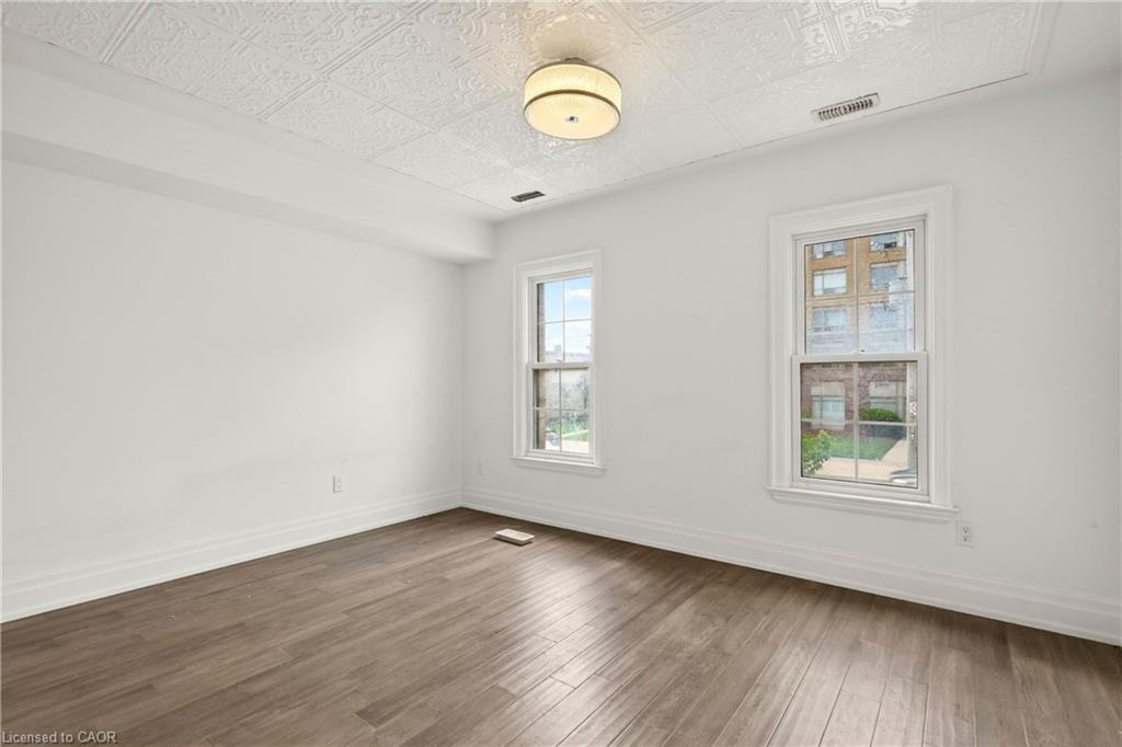 201-760 Lakeshore Road E Property Photo 27