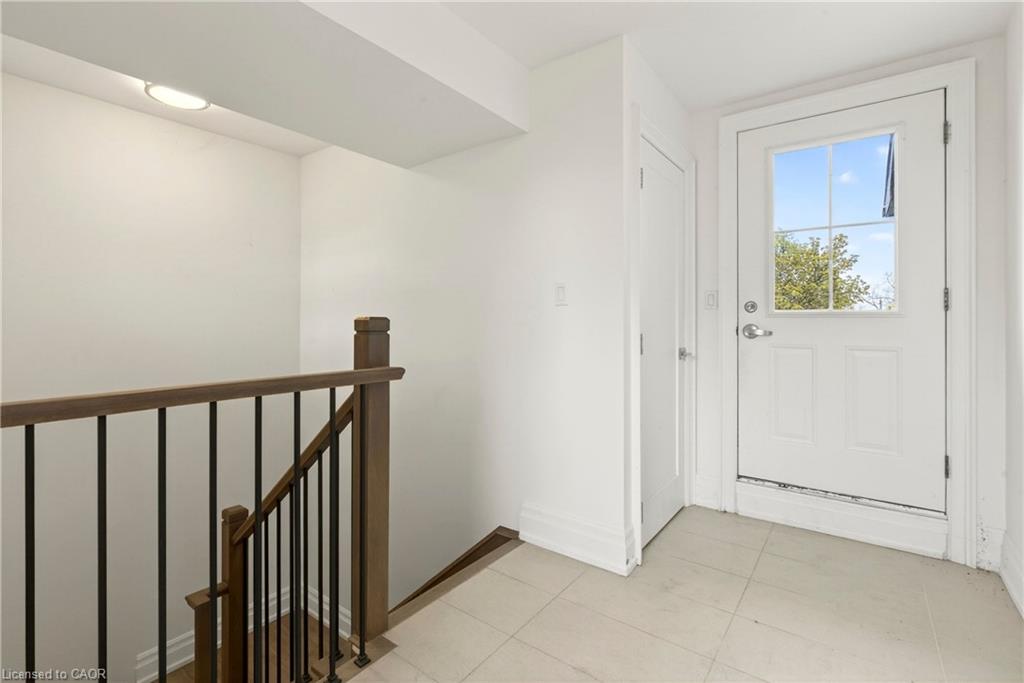 201-760 Lakeshore Road E Property Photo 28
