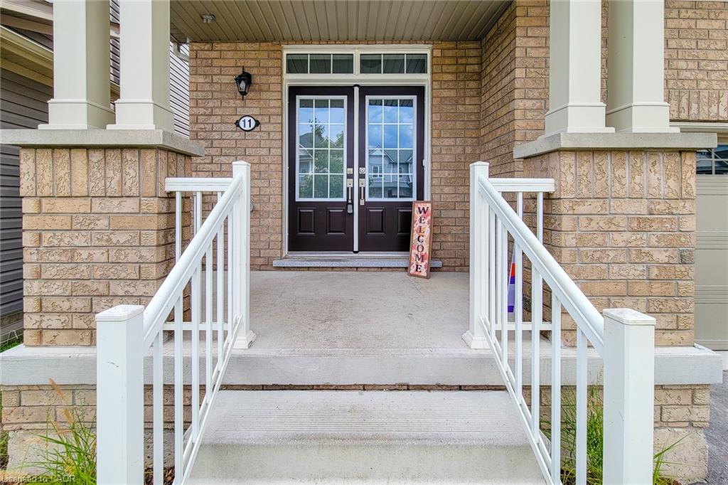 11 Esther Crescent Property Photo 7