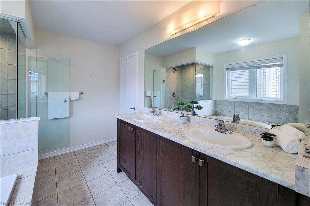 11 Esther Crescent Property Photo 32
