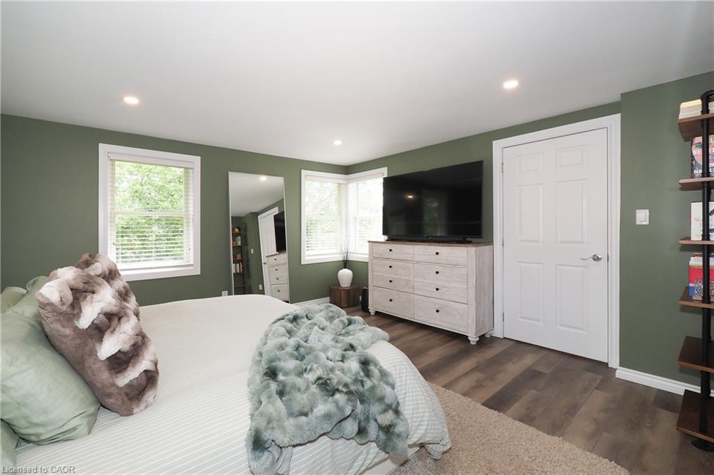 19 Douglas Street Property Photo 22