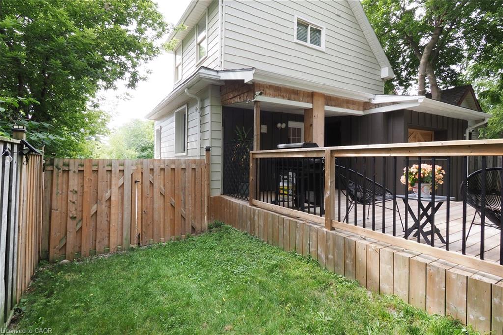 19 Douglas Street Property Photo 43