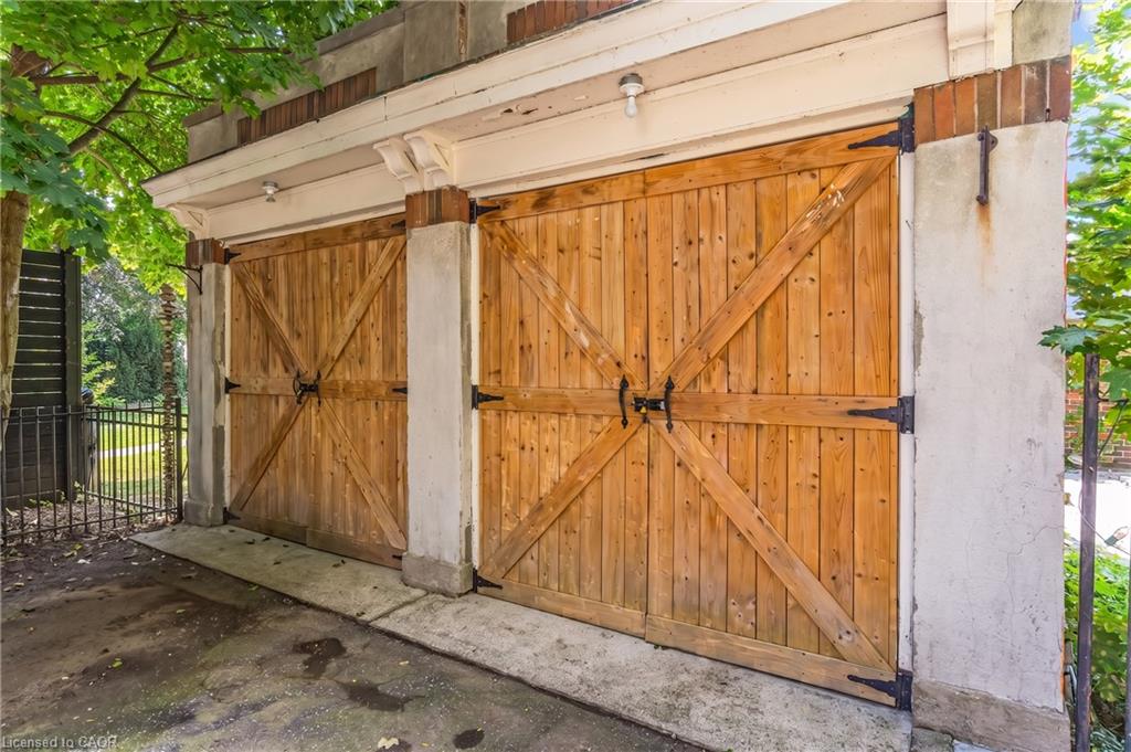 122 Dufferin Avenue Property Photo 11