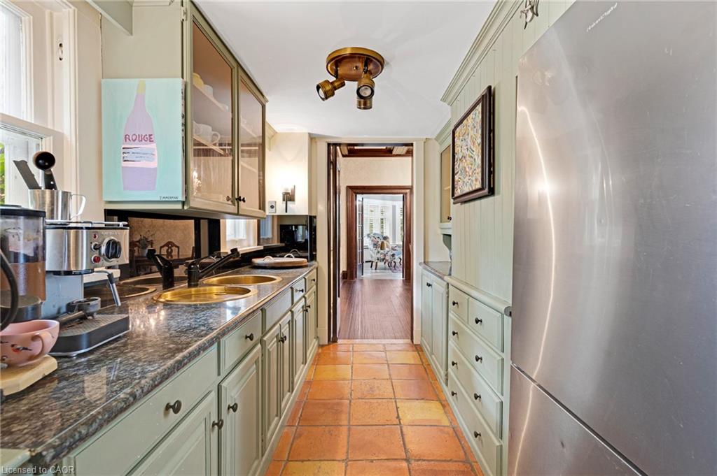 122 Dufferin Avenue Property Photo 21