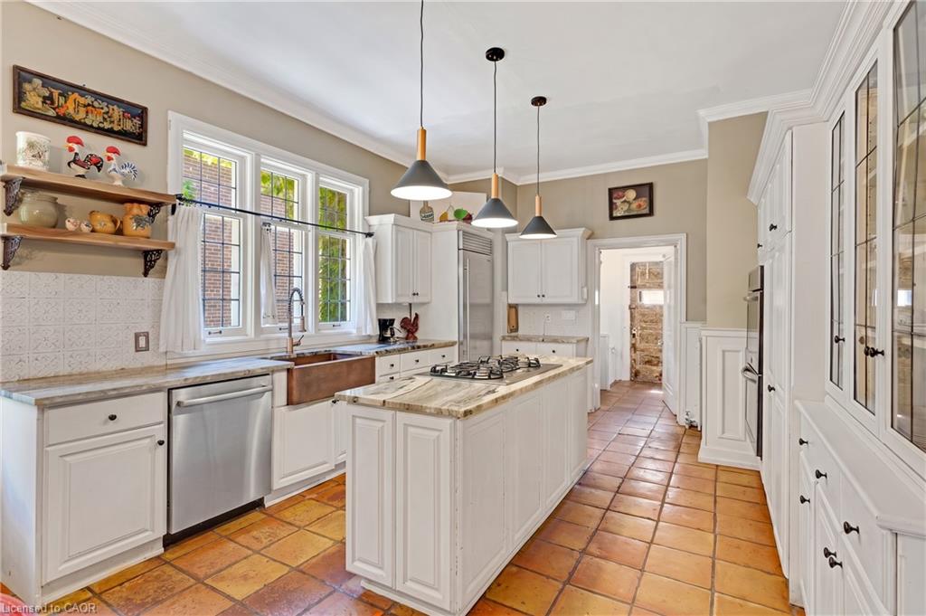 122 Dufferin Avenue Property Photo 25