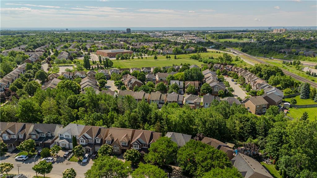 5174 Ravine Crescent Property Photo 2