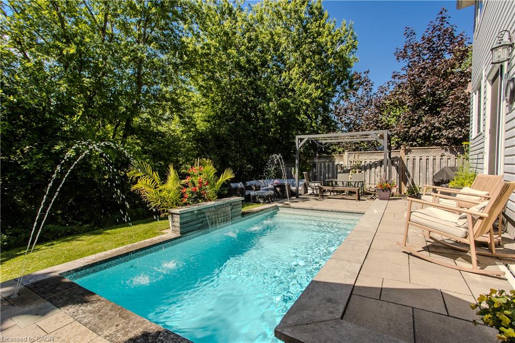 5174 Ravine Crescent Property Photo 3