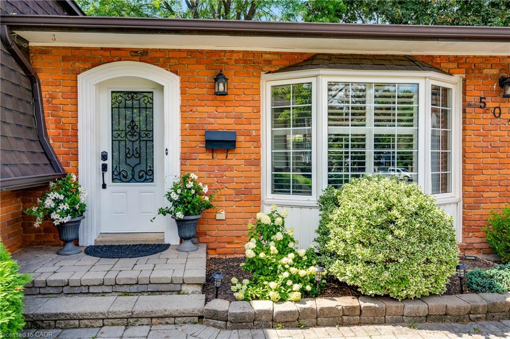 5073 Queen's Court Property Photo 2