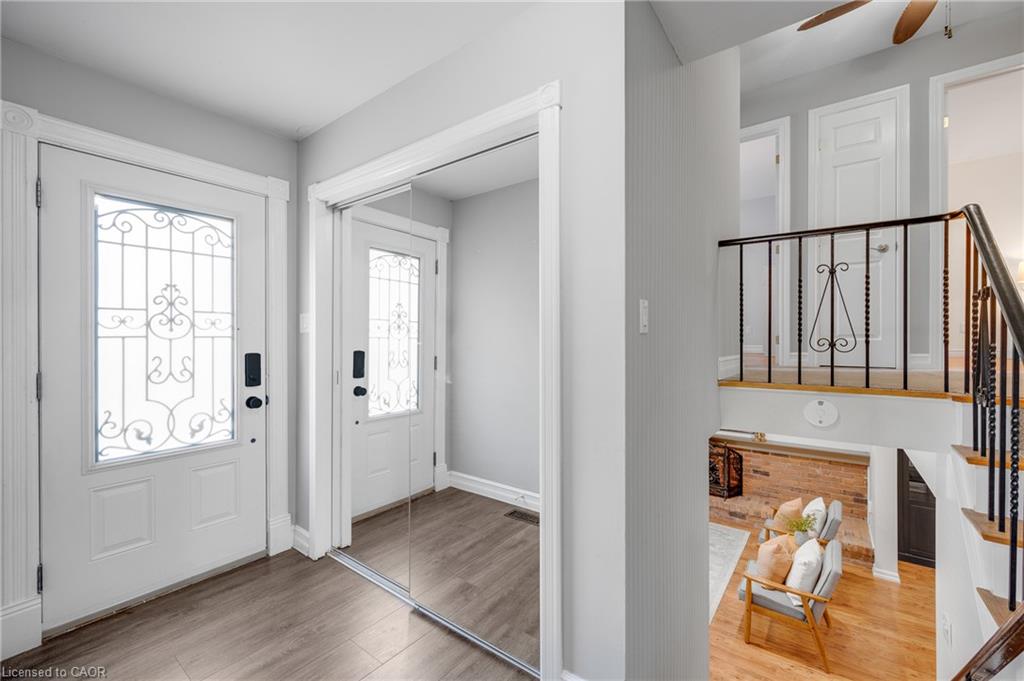 5073 Queen's Court Property Photo 3