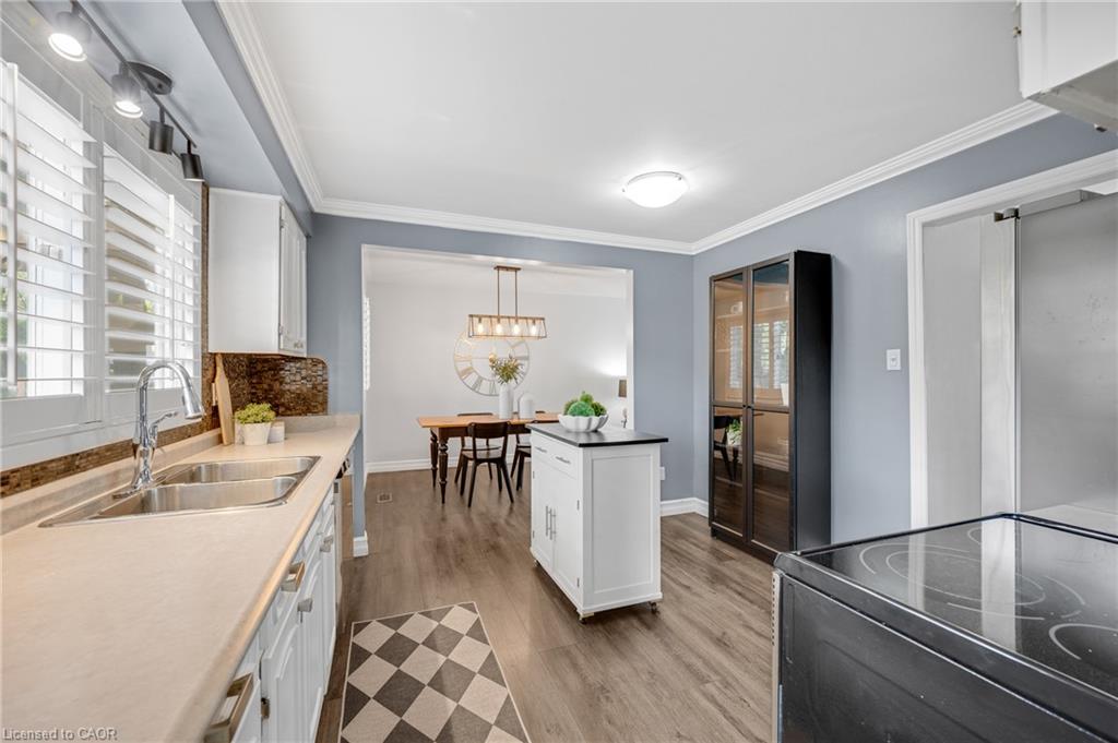 5073 Queen's Court Property Photo 11