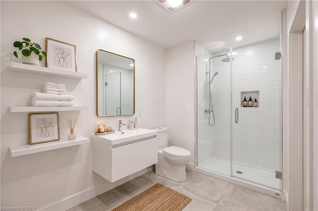18 Kingsmount Crescent Property Photo 11