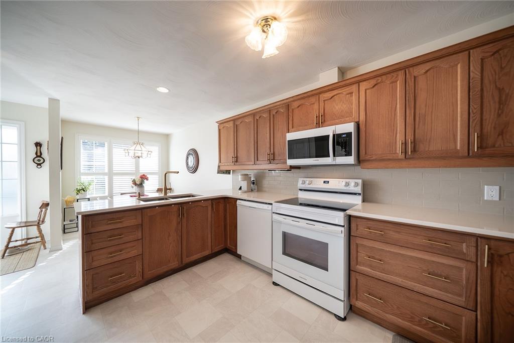 17-150 Oak Street Property Photo 7
