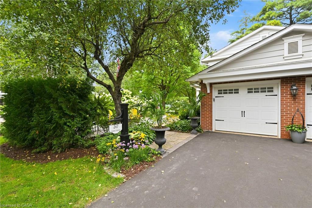 247 Linwood Crescent Property Photo 5