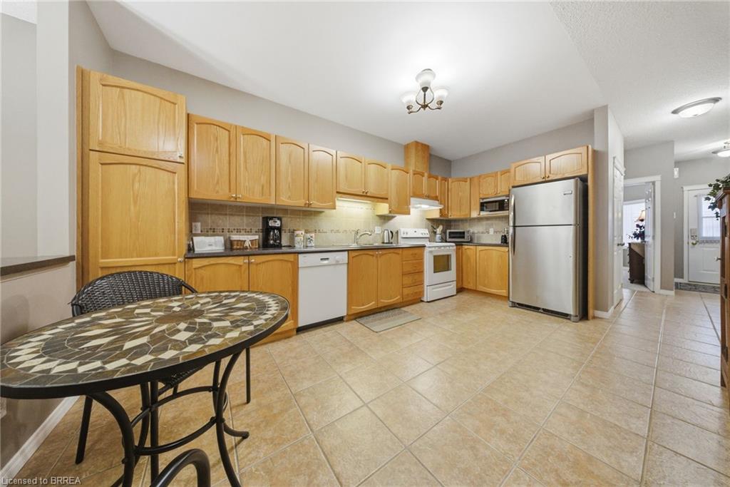 35-10 Cobblestone Drive Property Photo 6