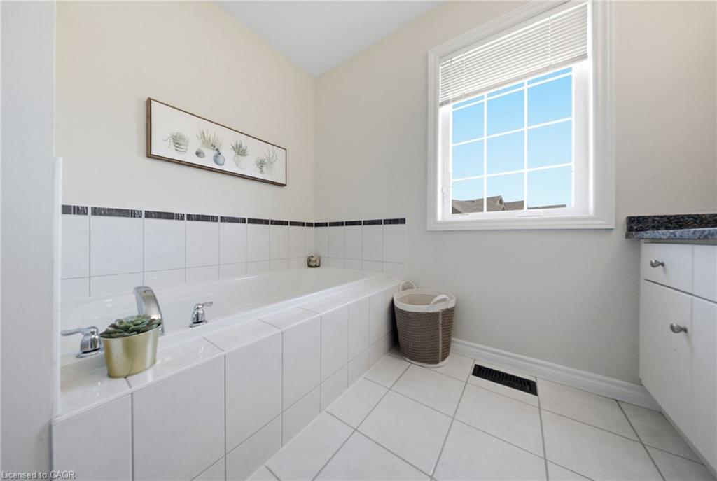 65 Amsterdam Crescent Property Photo 28