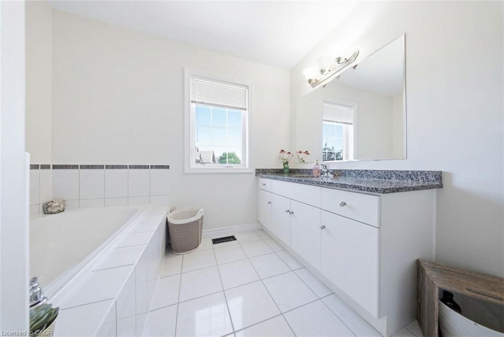 65 Amsterdam Crescent Property Photo 29
