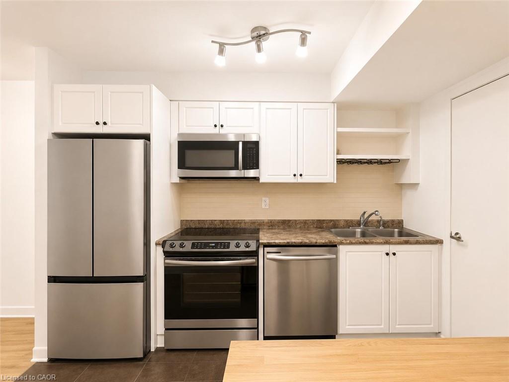 311-600 Fleet Street Property Photo 2