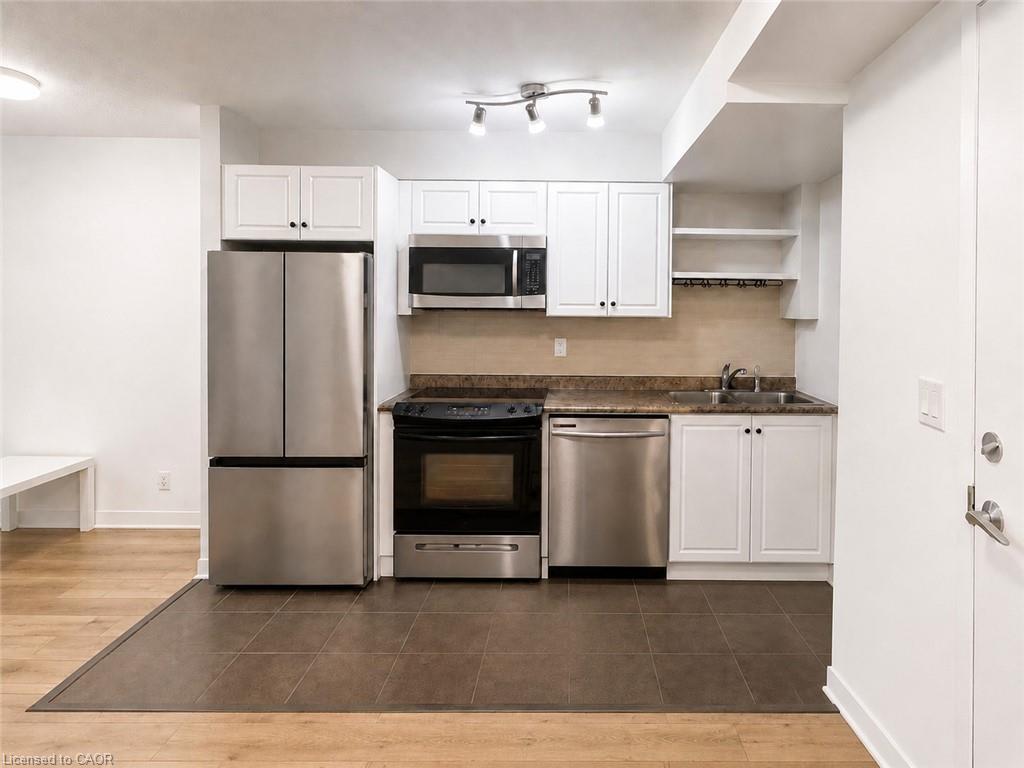 311-600 Fleet Street Property Photo 3