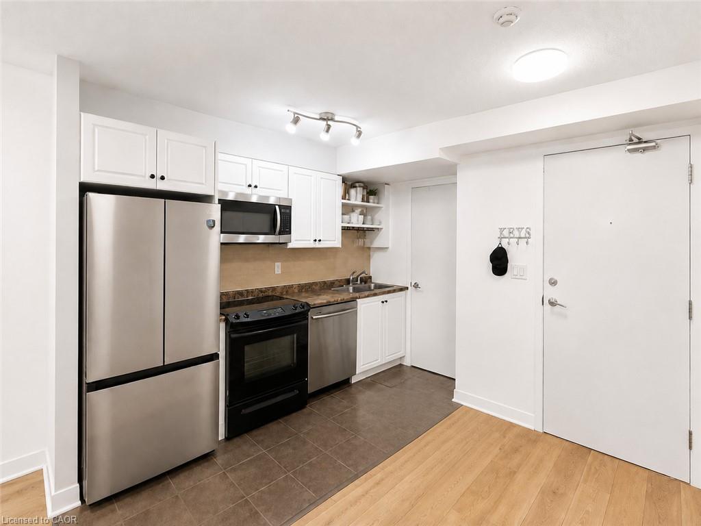 311-600 Fleet Street Property Photo 4