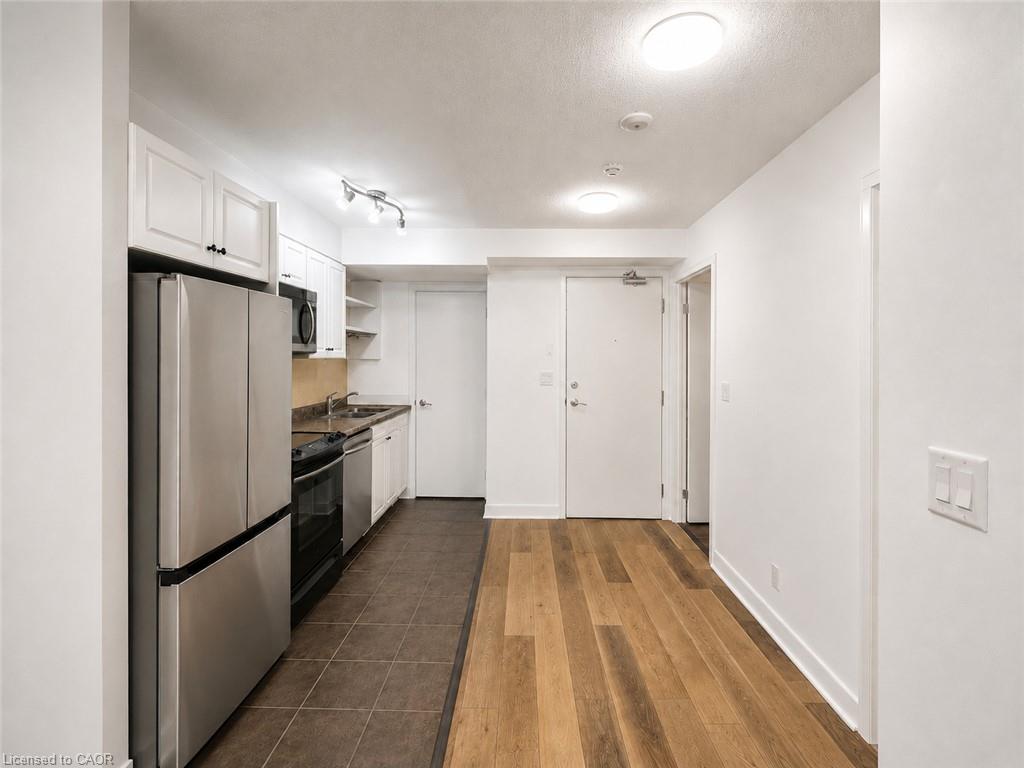 311-600 Fleet Street Property Photo 5
