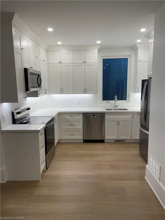 4-332 King Street W Property Photo 11