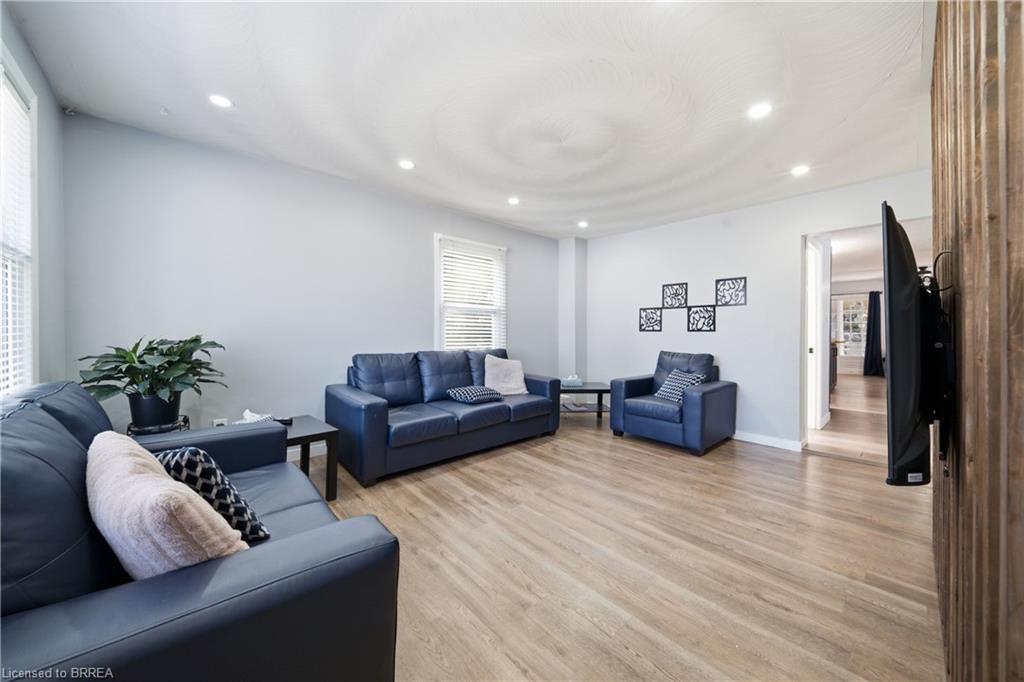 49 Seventh Avenue Property Photo 4