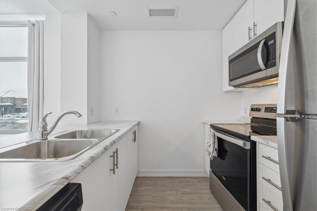 115-450 Dundas Street E Property Photo 17