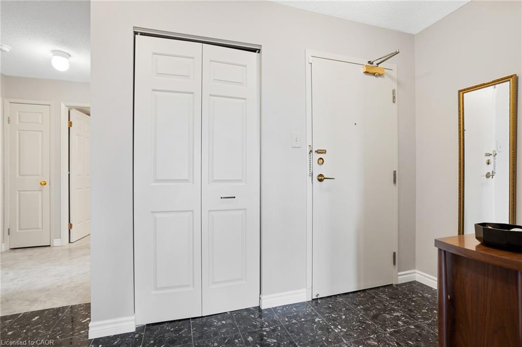 703-1414 King Street E Property Photo 5