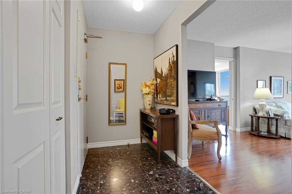 703-1414 King Street E Property Photo 6
