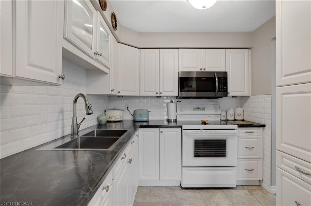 703-1414 King Street E Property Photo 16