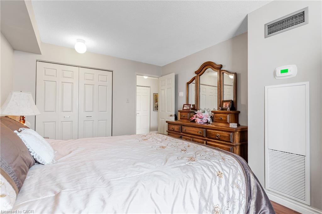 703-1414 King Street E Property Photo 24