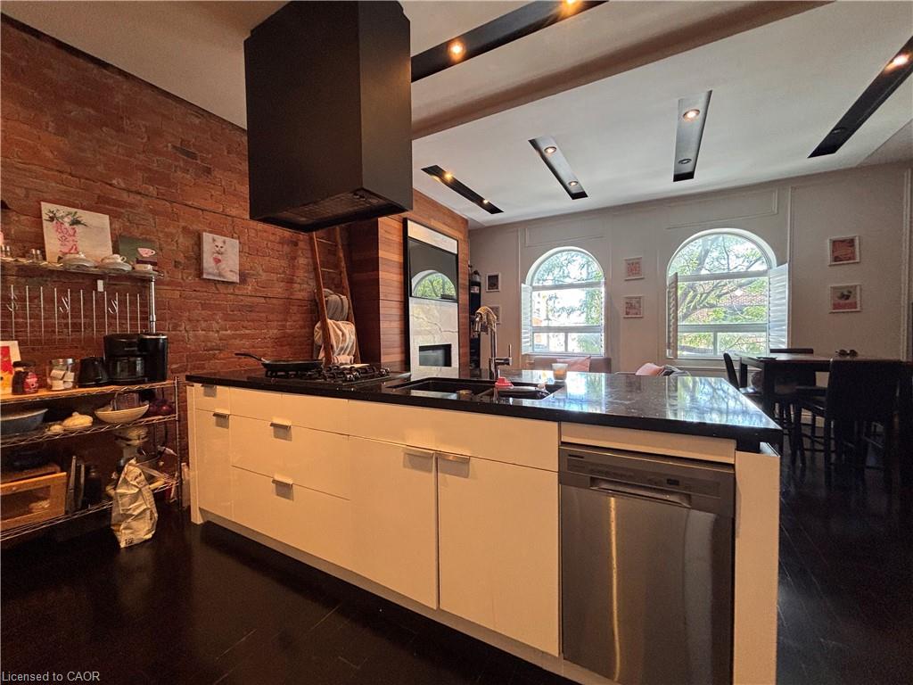 301 James Street N Property Photo 4