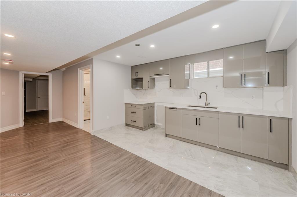 498 Thomas Slee Drive Property Photo 3