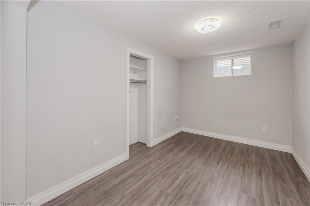 498 Thomas Slee Drive Property Photo 6