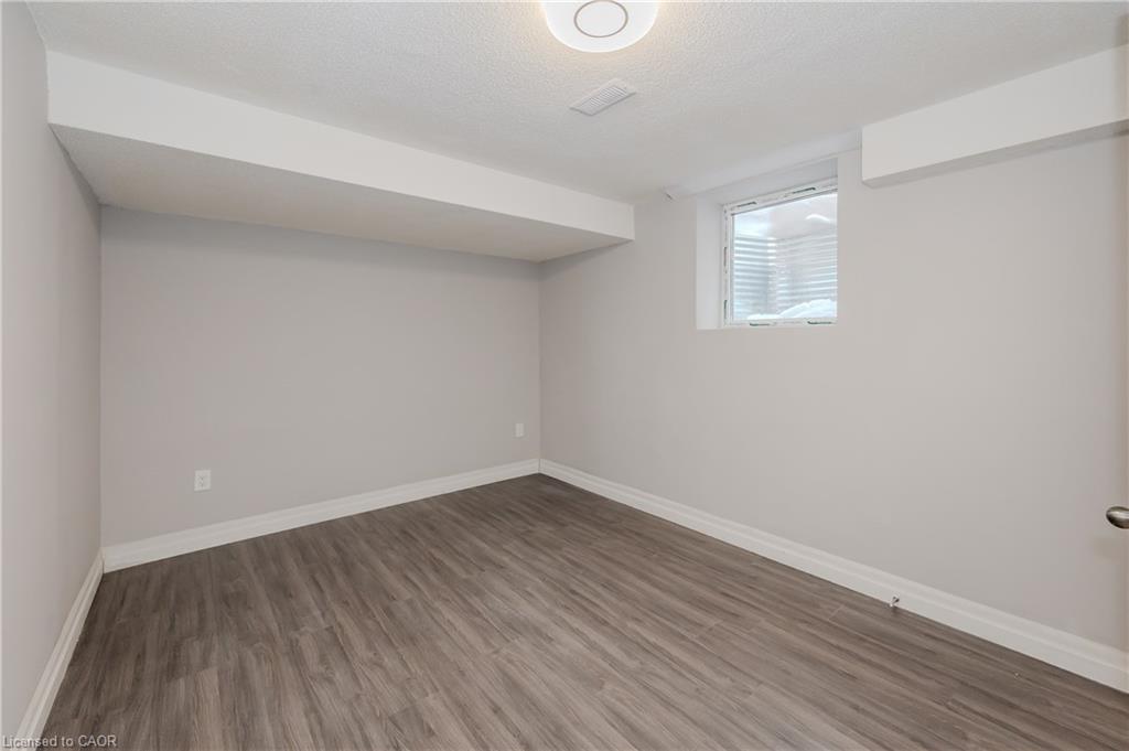 498 Thomas Slee Drive Property Photo 7