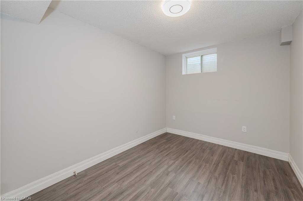 498 Thomas Slee Drive Property Photo 9