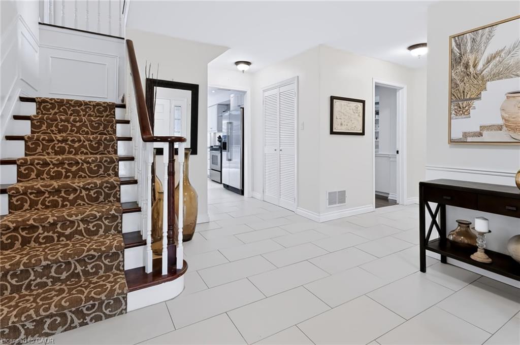 4248 Dunvegan Road Property Photo 6