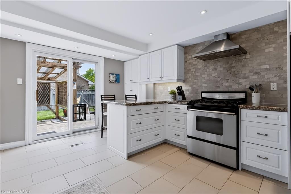 4248 Dunvegan Road Property Photo 8