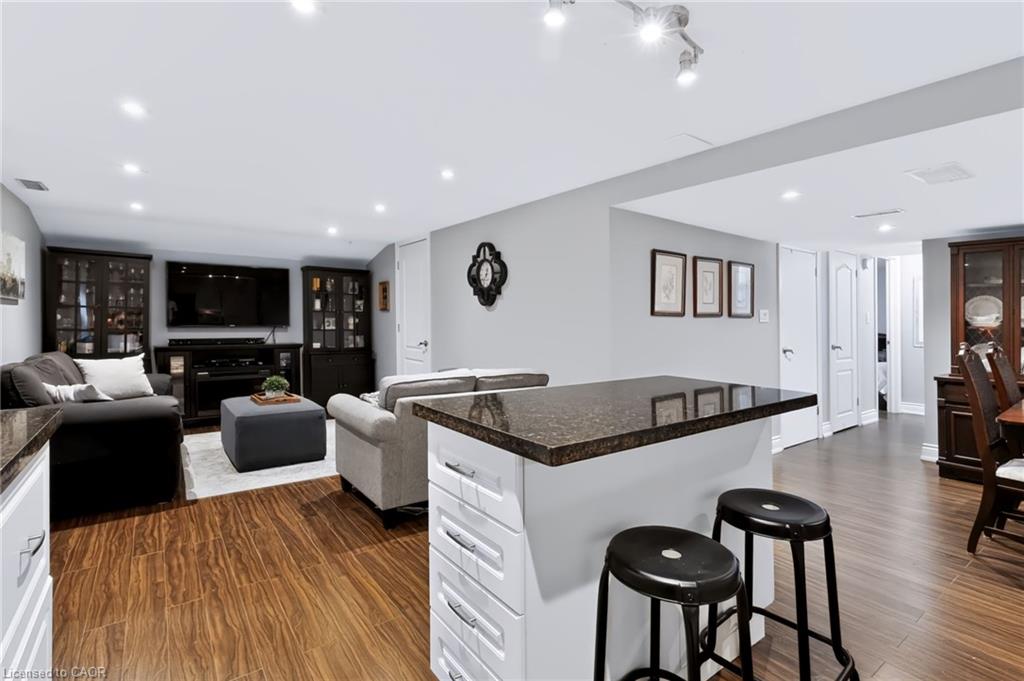 4248 Dunvegan Road Property Photo 30