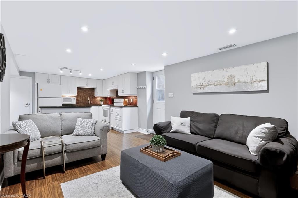 4248 Dunvegan Road Property Photo 32