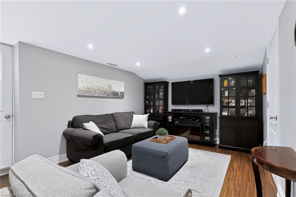 4248 Dunvegan Road Property Photo 34