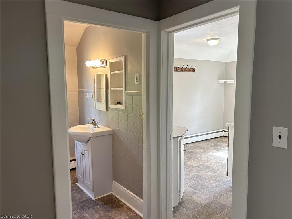 100 - 102 Stanley Street Property Photo 38