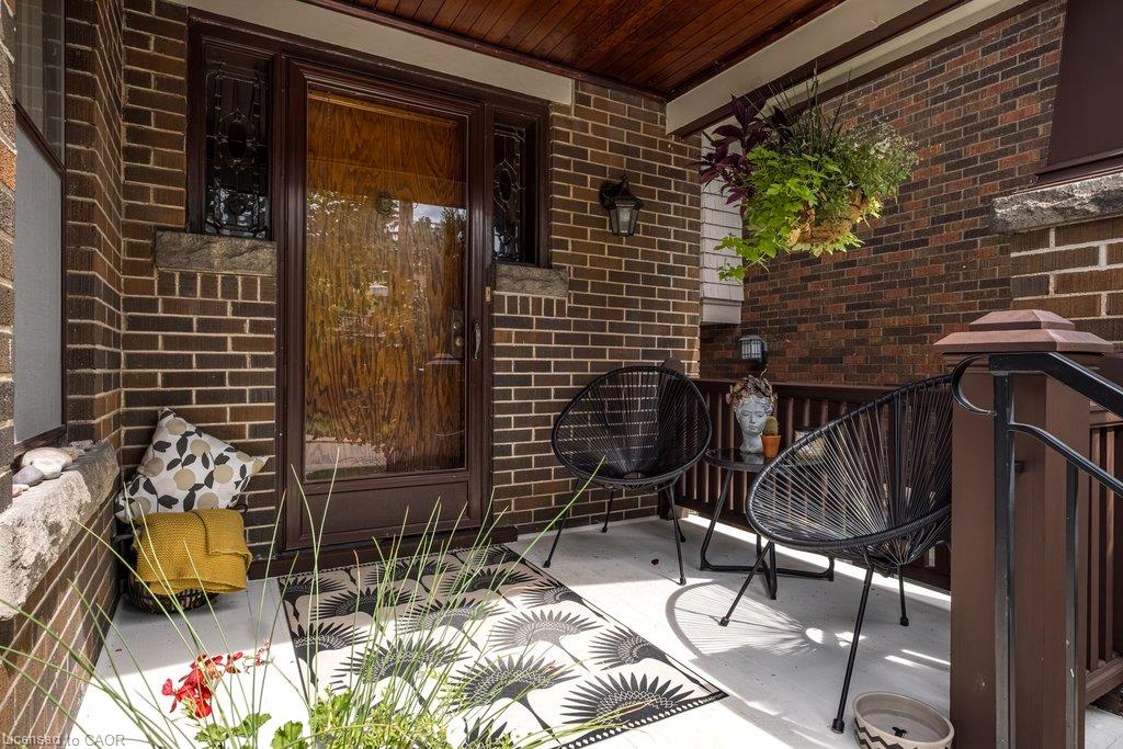 78 Paisley Avenue N Property Photo 3