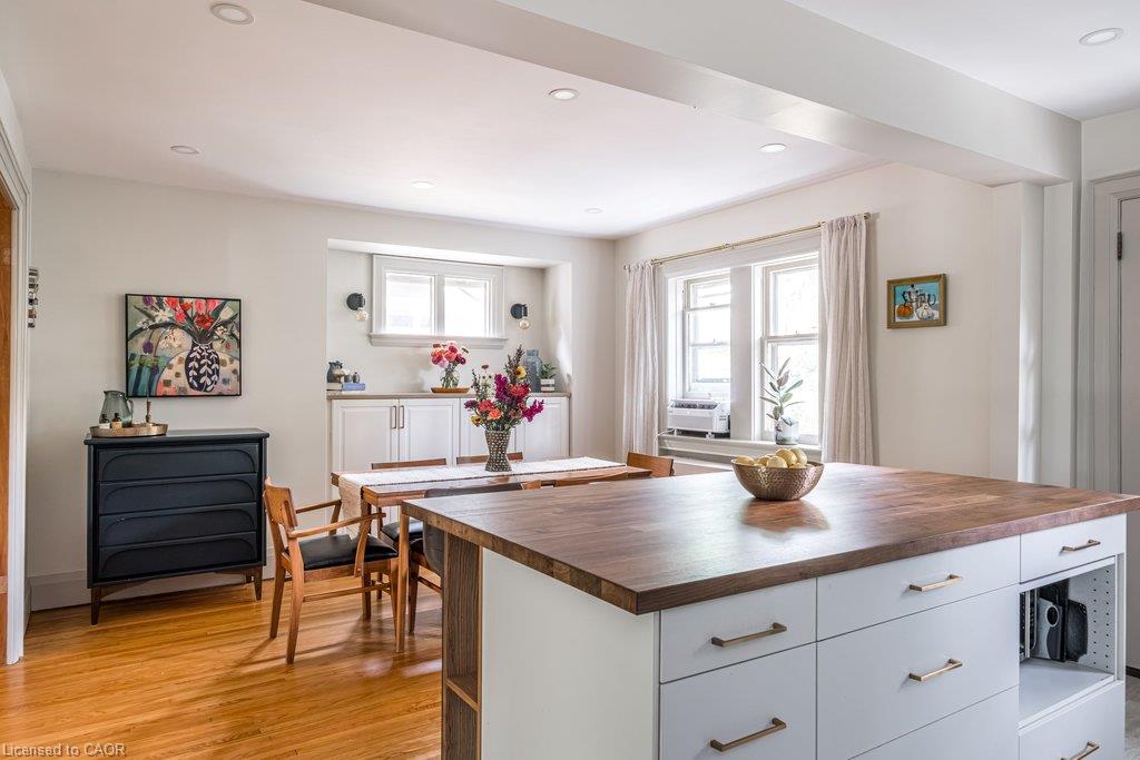 78 Paisley Avenue N Property Photo 14
